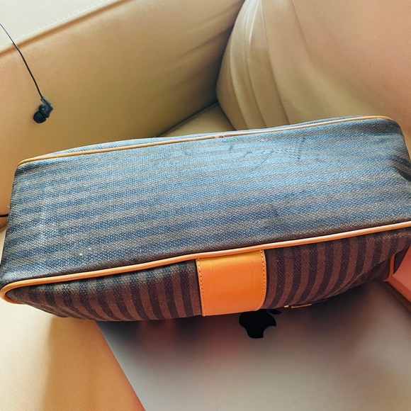 100% authentic Fendi tote - Picture 5 of 12